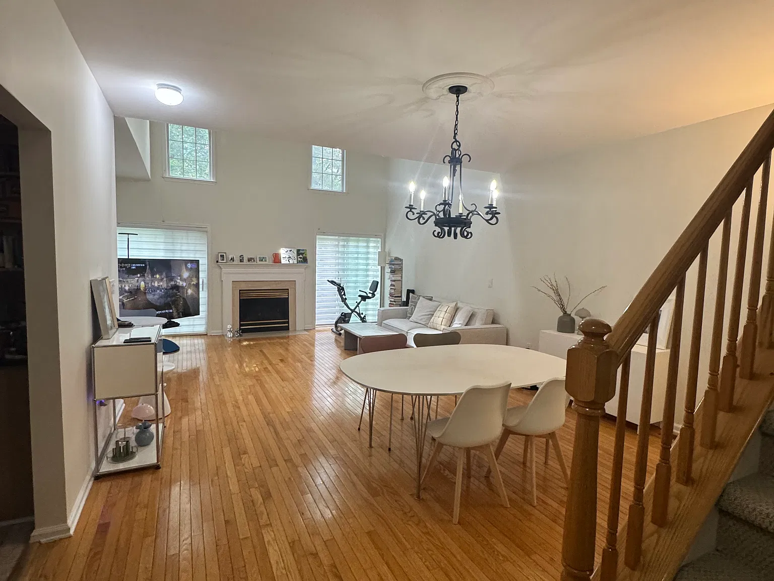 4 bed, 3.5 bath, 2168 sqft, $4,950 — Photo 2