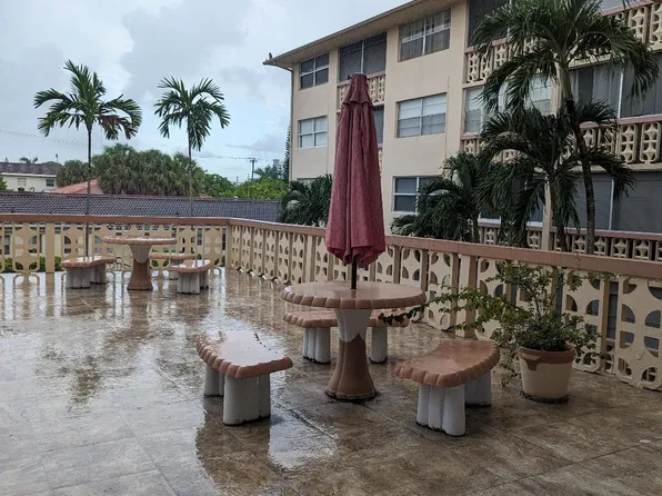 211 NE 8th Ave APT 209, Hallandale Beach, FL 33009
