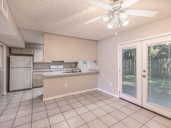 3rd image of 29 Chatelaine Cir SE