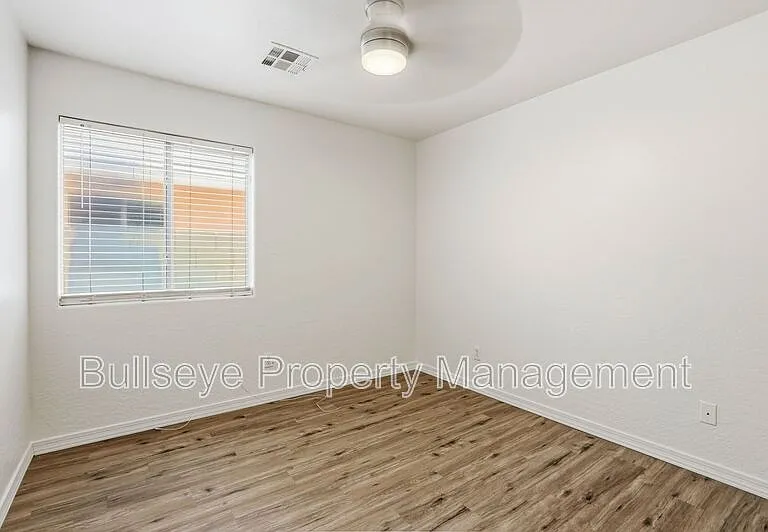 21069 N Jocelyn Ln — Photo 17