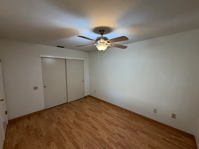 1384 Somerset Dr — Photo 10