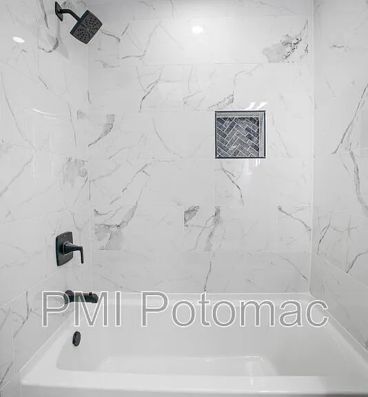 702 19th St NE — Photo 29