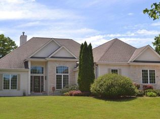 100 Muir Valley Rd, Delafield, WI 53018