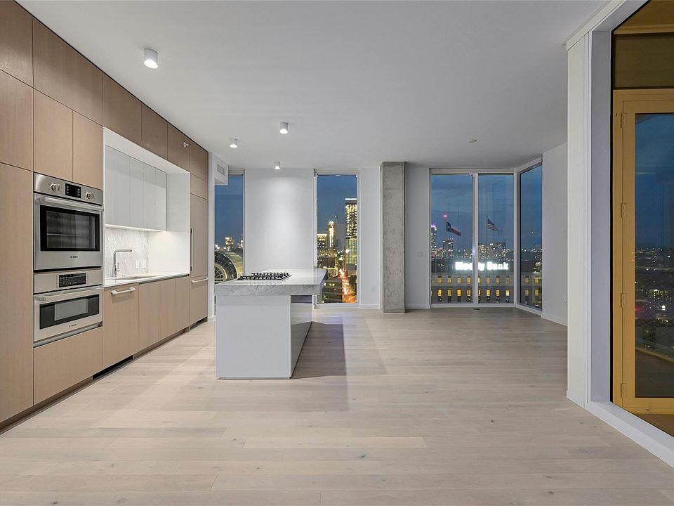 1st image of 313 W 17th St #2105