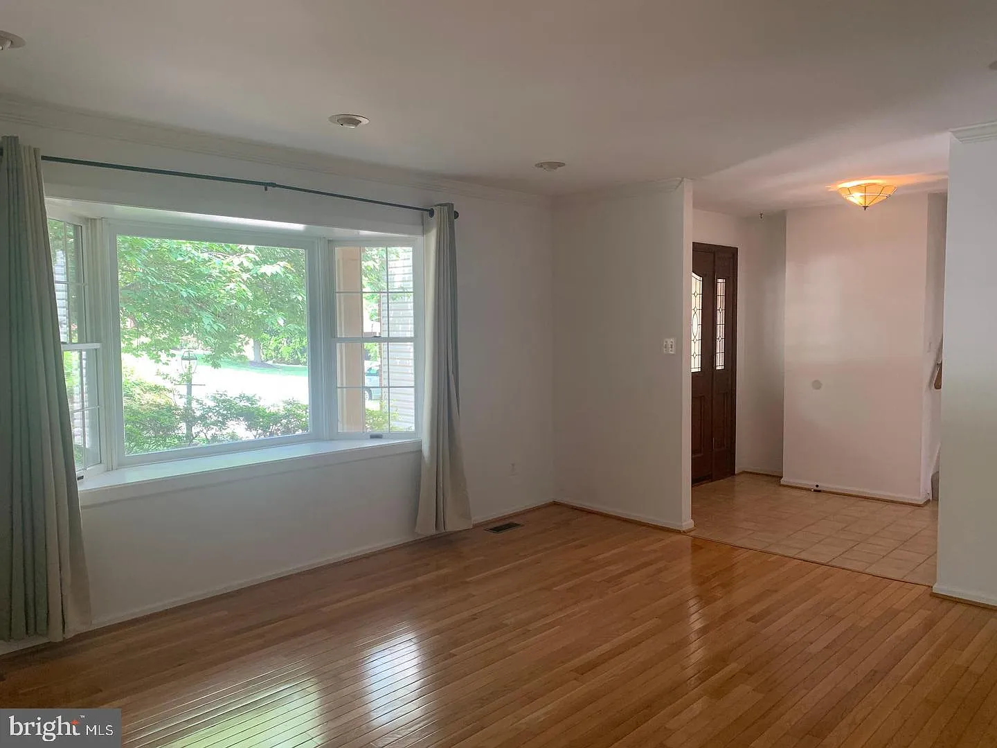 4 bed, 3.5 bath, 3096 sqft, $4,600 — Photo 4