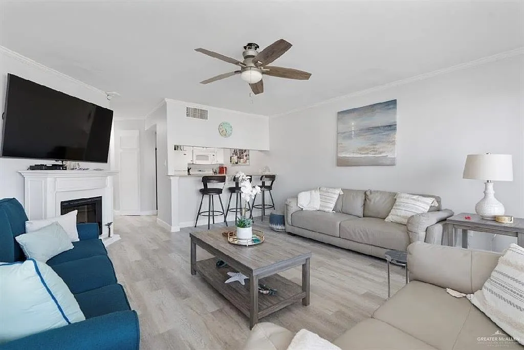 1 bed, 2.0 bath, 781 sqft, $3,000 — Photo 2