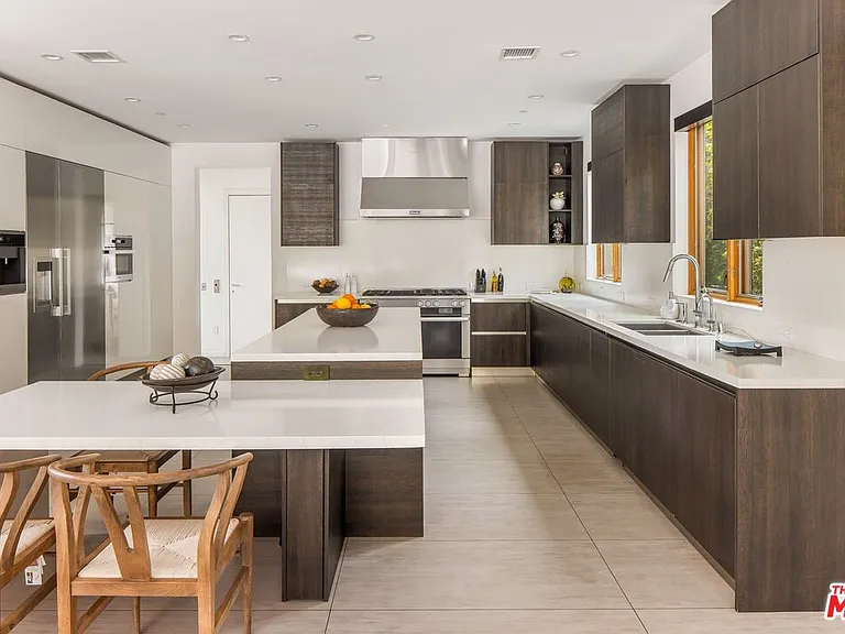 12443 W Sunset Blvd — Photo 8
