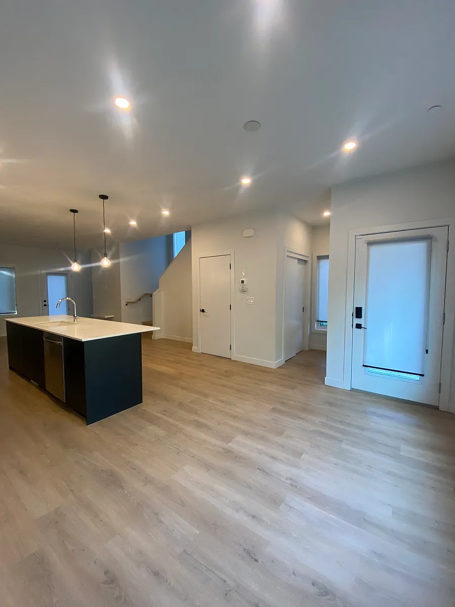 Building Photo - 2721 28th Ave SW #2721