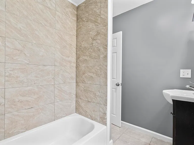 287 Crown St #1 — Photo 9