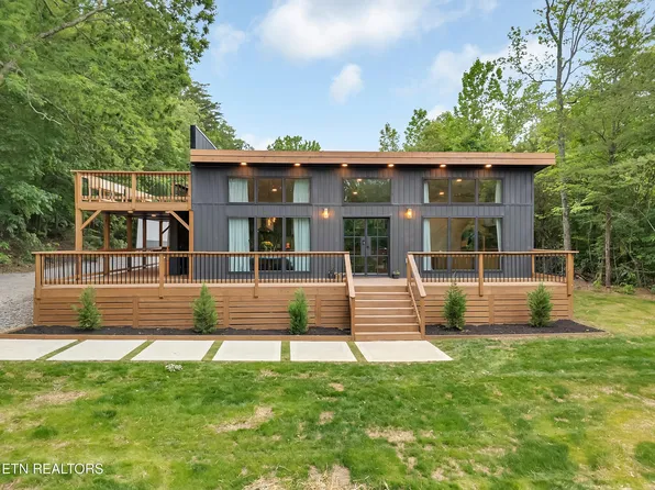 650 Barkmoor Dr, Lenoir City, TN 37771