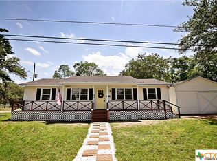 301 King St, Cuero, TX 77954