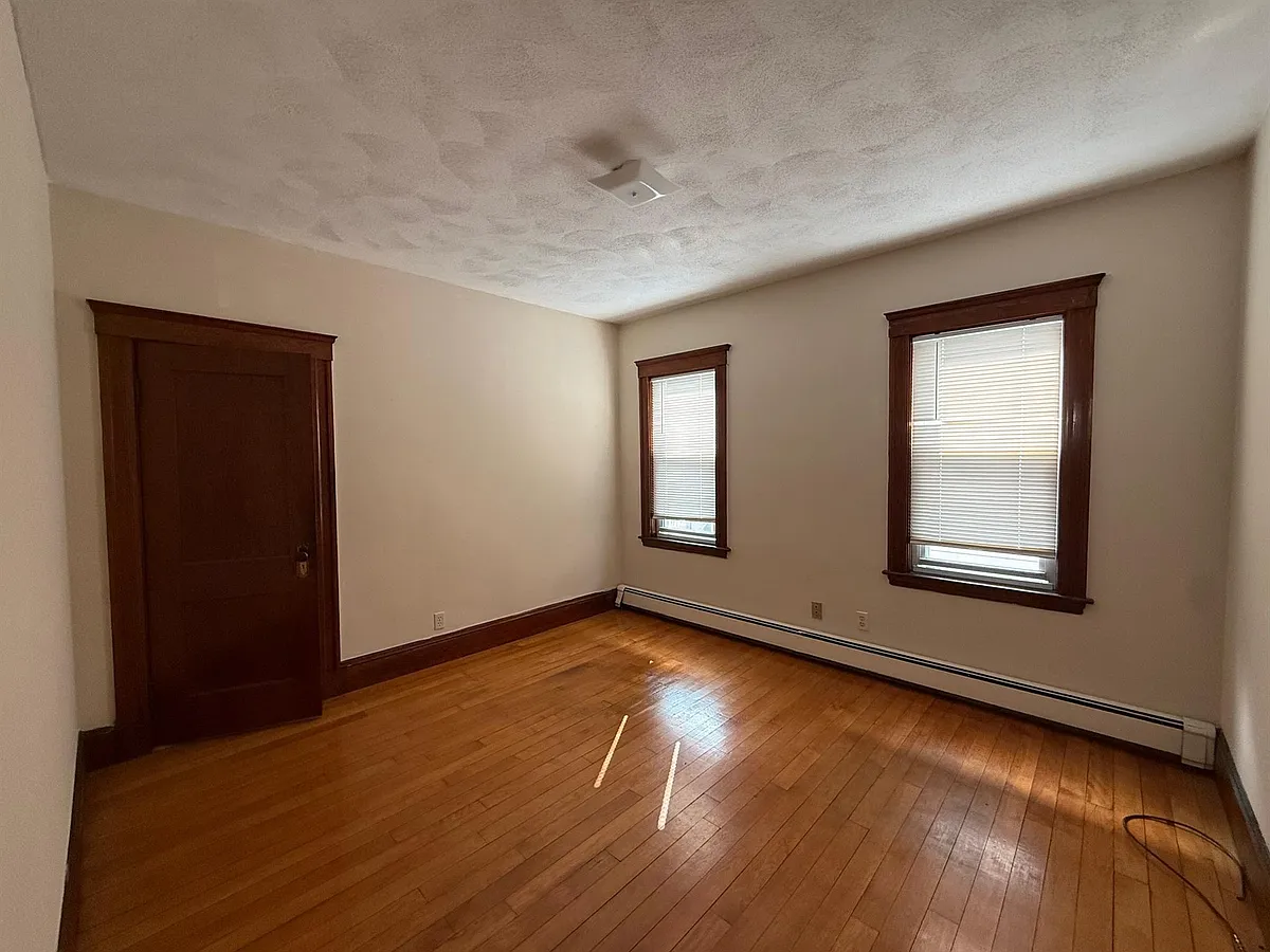 Building Photo - 94 Raymond Ave #1