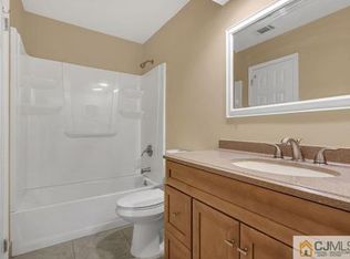 805 Woodbridge Commons Way #805, Iselin, NJ 08830