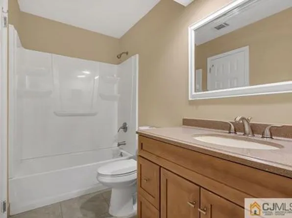 805 Woodbridge Commons Way #805, Iselin, NJ 08830