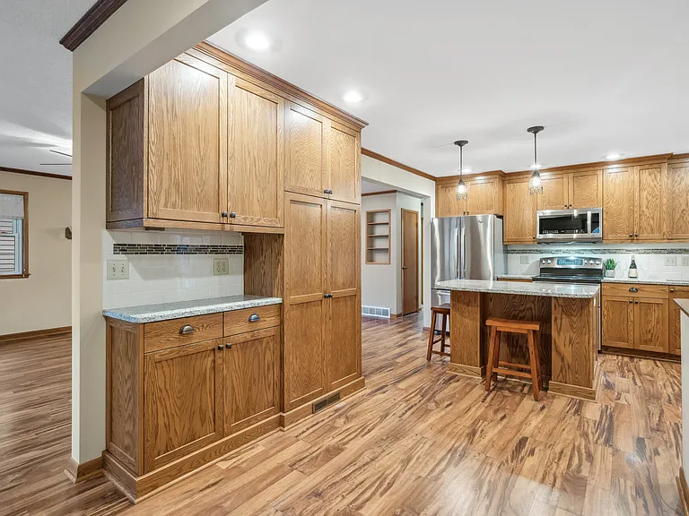 409 S Olive St — Photo 8