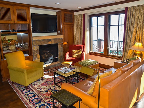 Living room 3