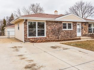 664 W Lake Manor Dr, Addison, IL 60101