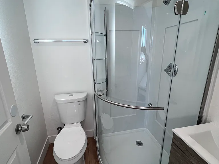 1224 W 37th Pl — Photo 77
