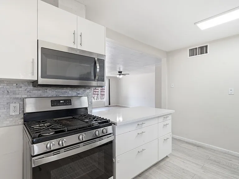 742 E Sierra Vista Dr — Photo 14