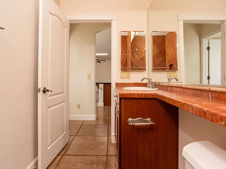 1029 E Blanton Dr — Photo 29