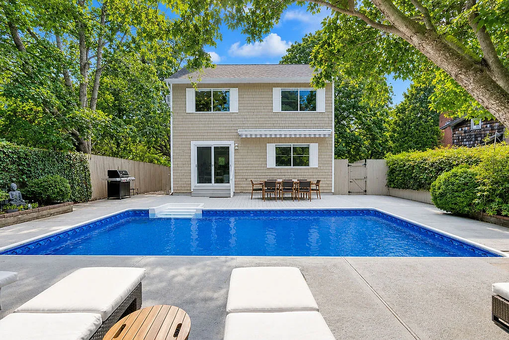 Sleek Contemporary — Photo 1