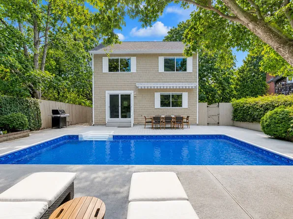 155 Little Fresh Pond Rd, Southampton, NY 11968
