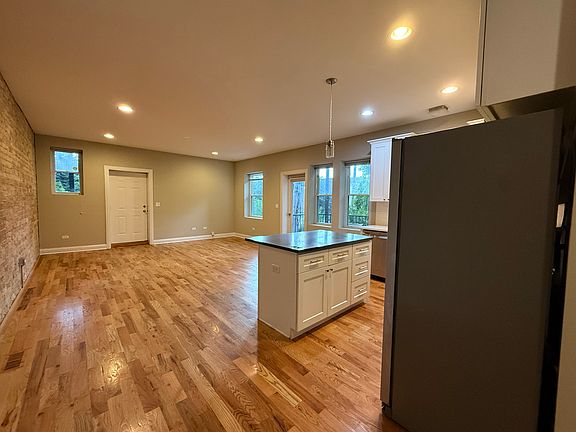 4th image of 2709 N Washtenaw Ave APT 1S