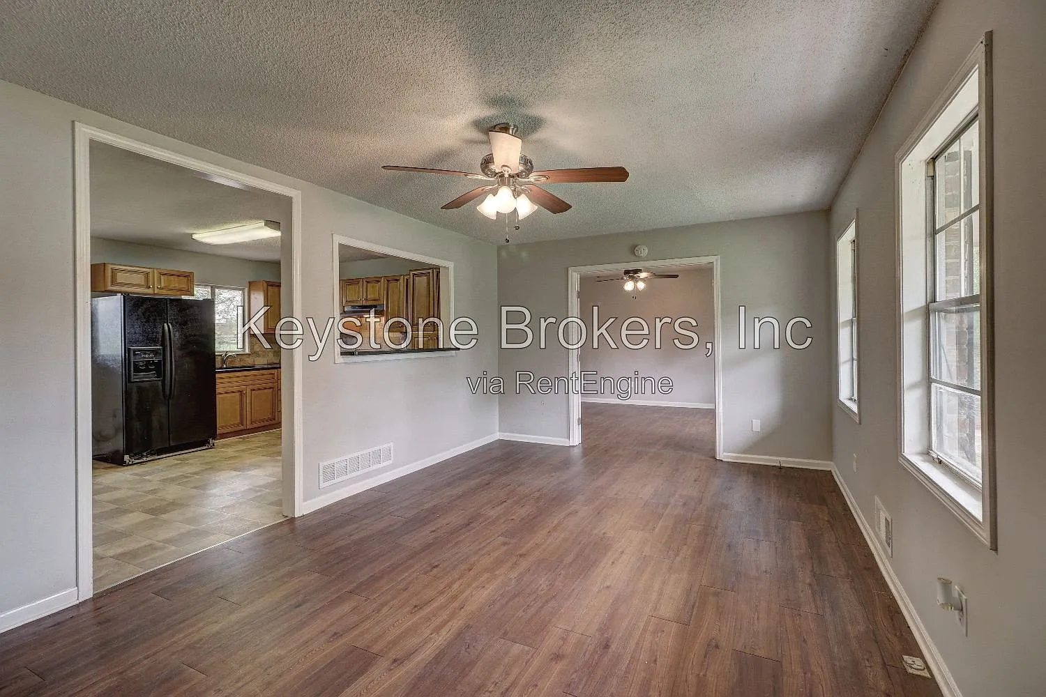 4 bed, 2.0 bath, 1352 sqft, $1,695 — Photo 4