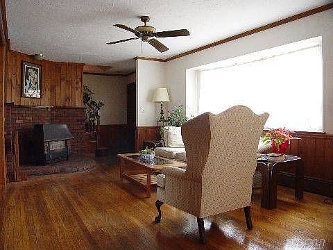 4th image of 175 Bay Ave