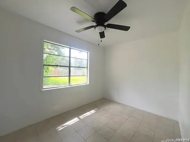 2205 Louise St — Photo 6