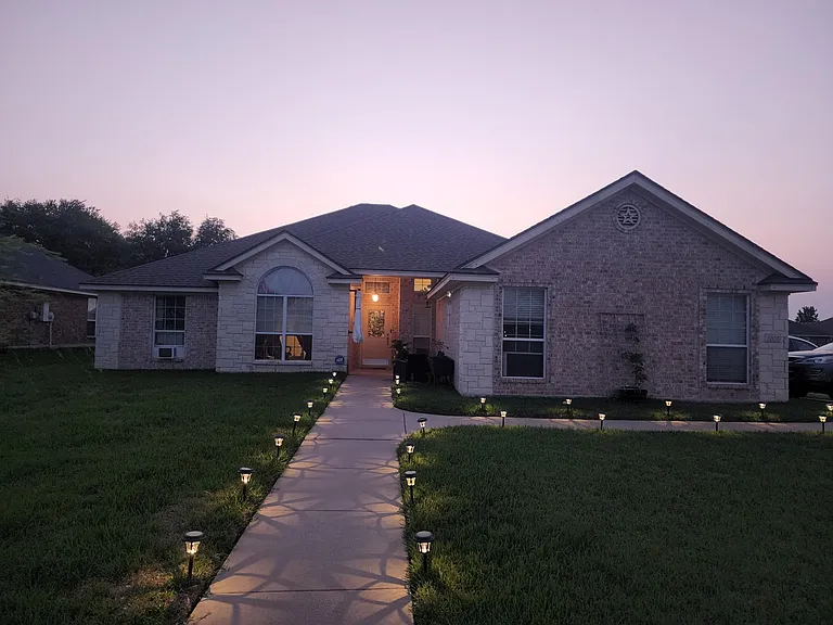 2000 Merlin Dr — Photo 1