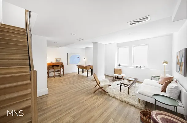 Sold by MNS | media 23