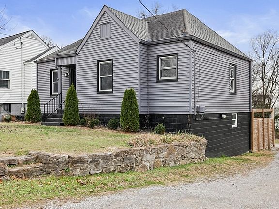 3rd image of 522 E Trinity Ln