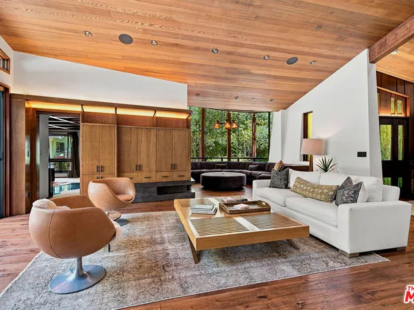 3851 Kingswood Rd, Sherman Oaks, CA 91403