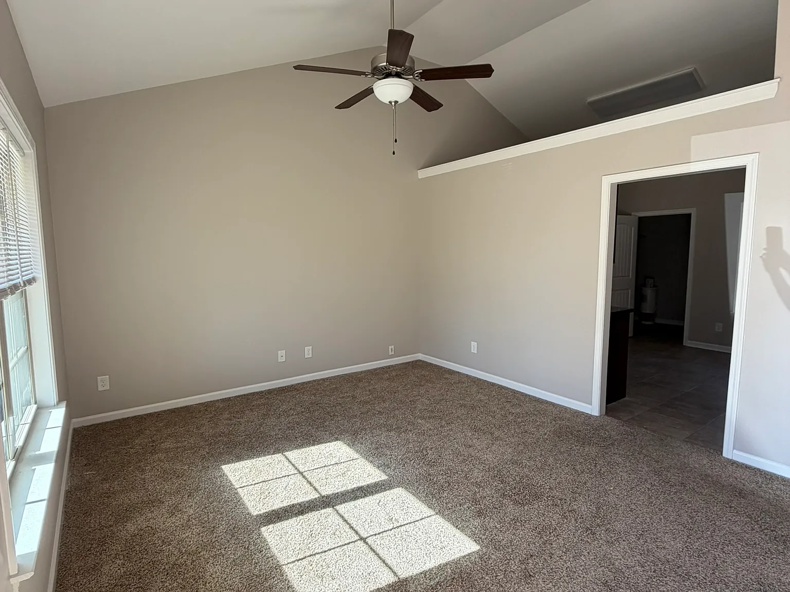3 bed, 1100 sqft, $1,800 — Photo 2