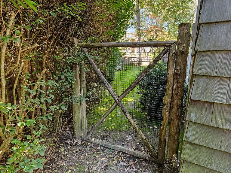 7 Bay Ave — Photo 28