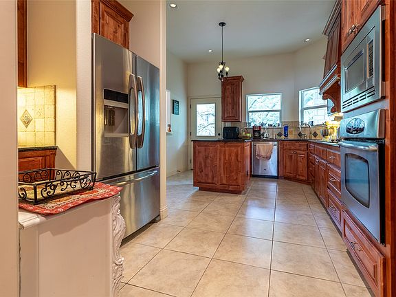 4th image of 8510 Linden Ct