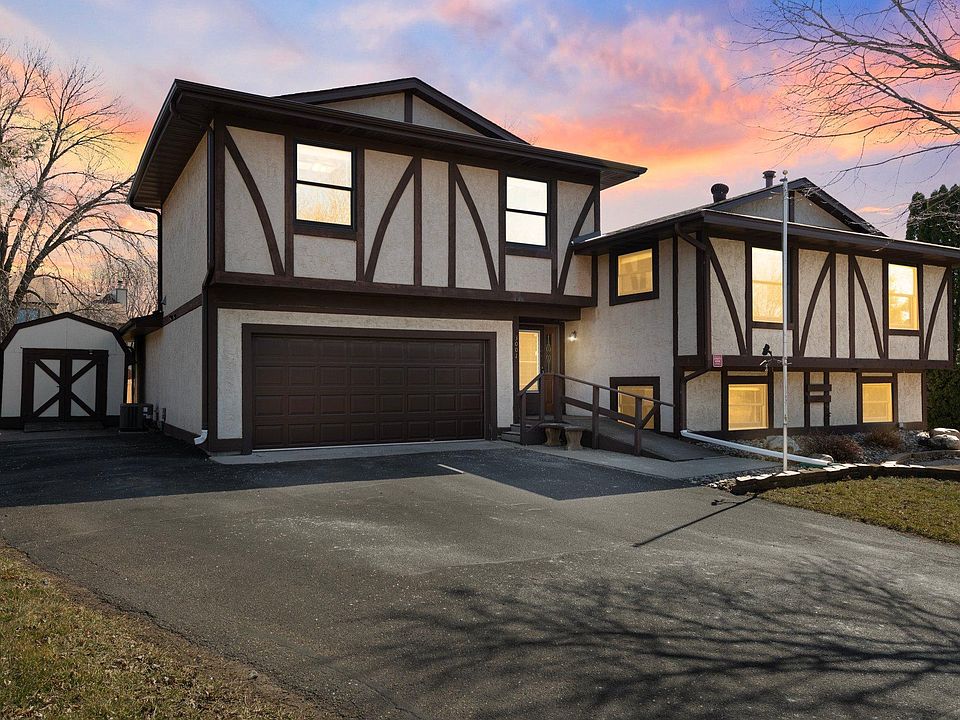 1st image of 3001 Camelot Dr