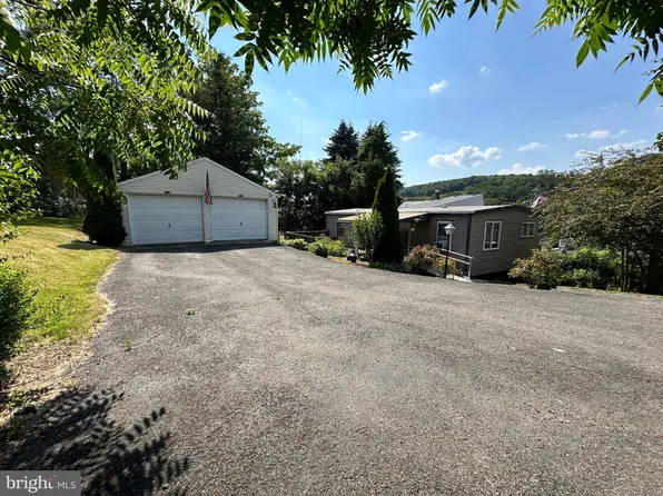 71 E Savory St, Pottsville, PA 17901