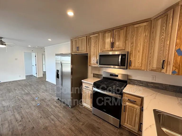 692 E Hahns Peak Ave — Photo 4