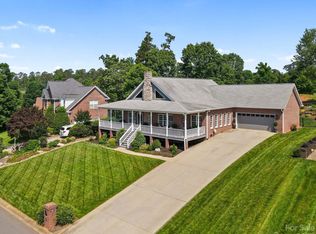 585 Players Ridge Rd, Hickory, NC 28601