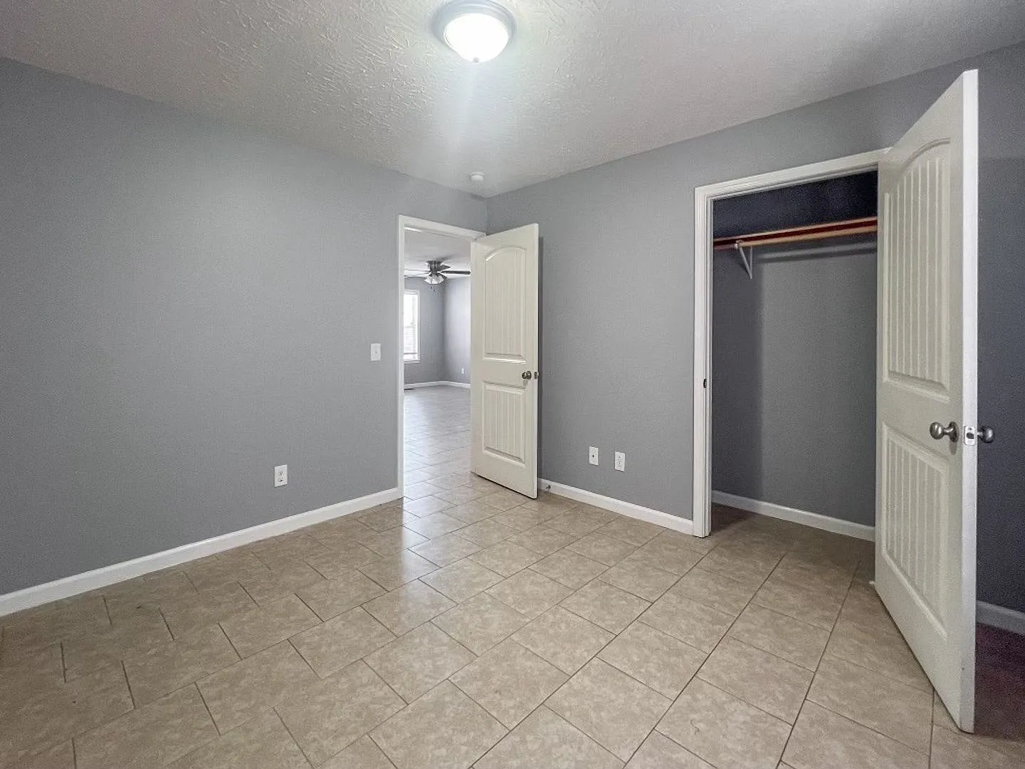 Shirley Lane Apartments — Photo 3