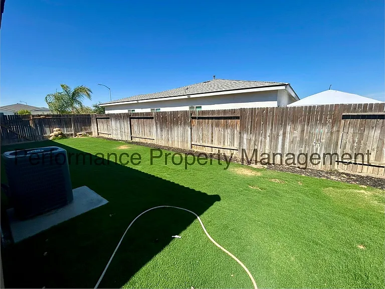 2505 Mercedes Dr — Photo 17