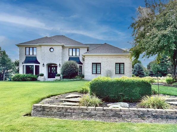 10526 S Royal Porthcawl Dr, Naperville, IL 60564