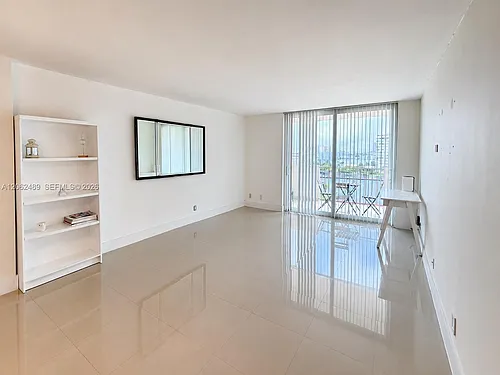 1865 S Ocean Dr #8I Photo 1