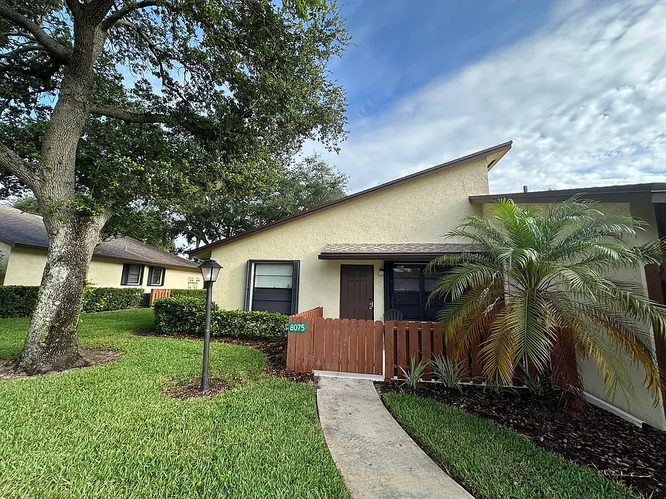8075 SE Villa Cir