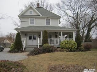 2135 Newbridge Rd, Bellmore, NY 11710