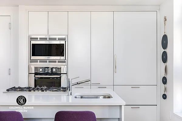 Rented by Coldwell Banker Warburg | media 18