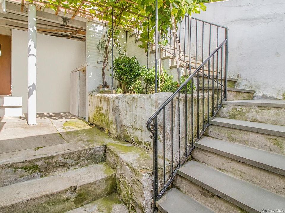 198 Oak St, Yonkers, NY 10701 Zillow