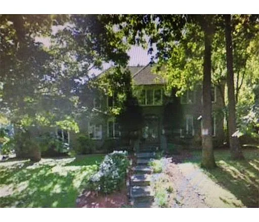 19 Cherokee Rd photo 1